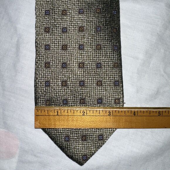 PERSONALITY Men's 100% Silk Necktie Tie Beige/Gold Geometric Barneys New York - Picture 9 of 11